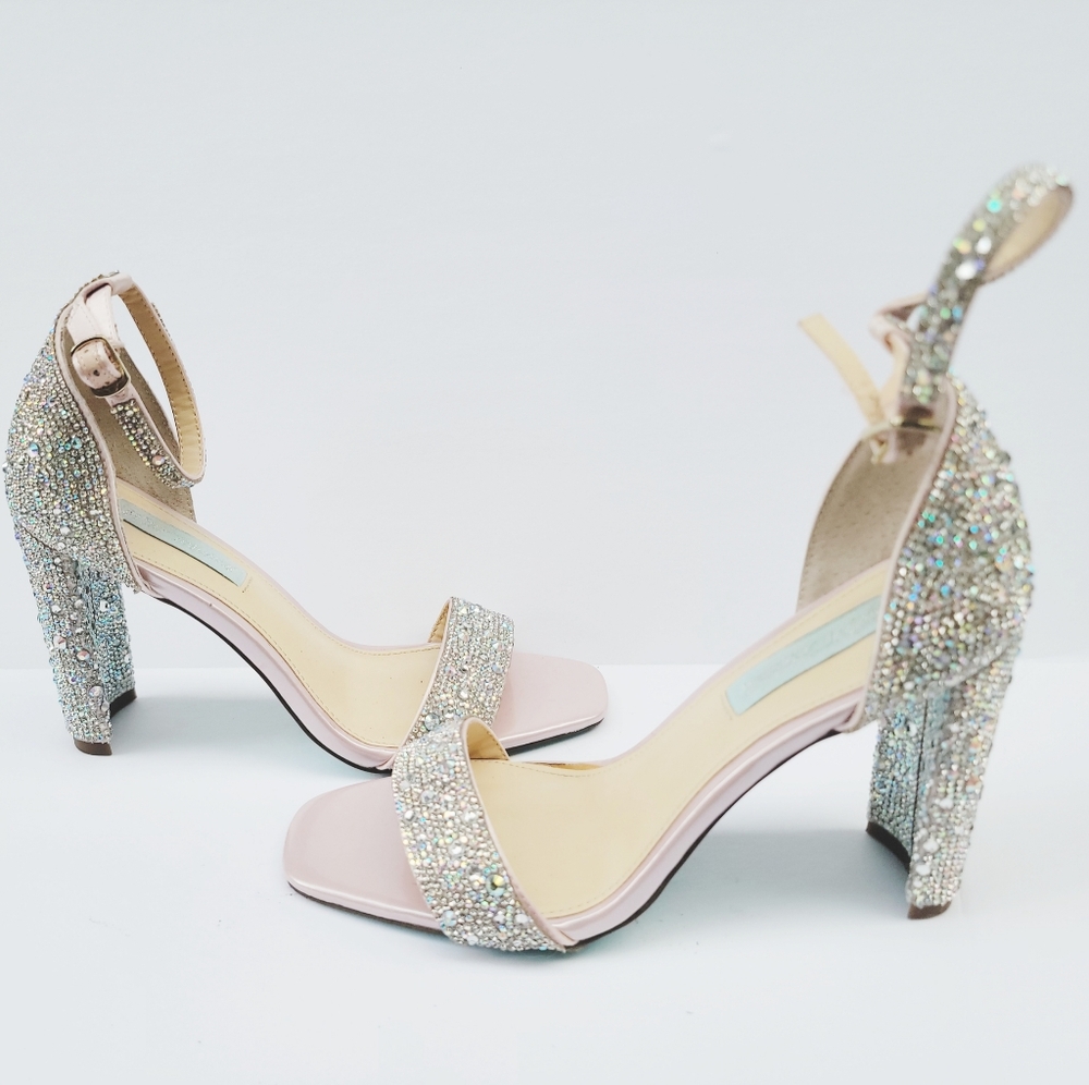 EUC 8.5 Betsey Johnson Rina Rhinestone Crystal Hardware Heels Bridal Block Heel
